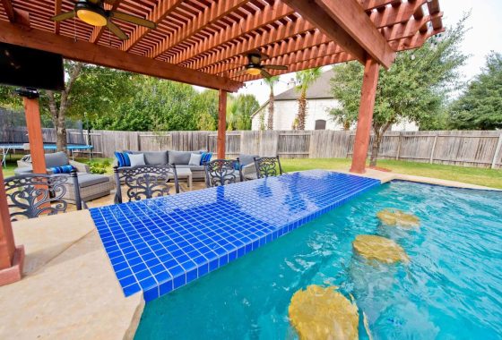 Entertaining Poolside This Summer