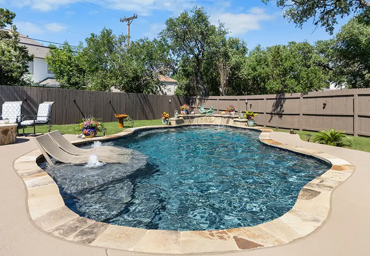 Custom Pools & Spas