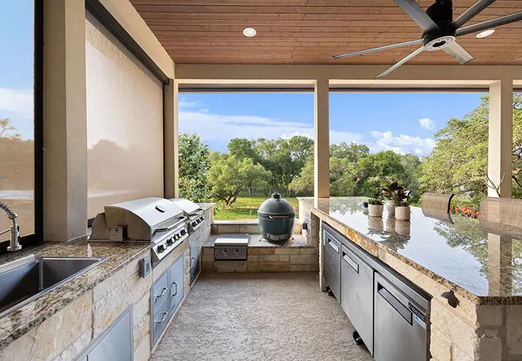 Outdoor Kitchens & Living Spaces